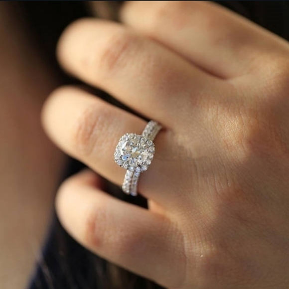 Jewelry - Stunning fashion jewelry engagement set - not real precious metals